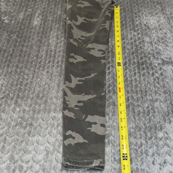 American Eagle N(E)XT LEVEL STRETCH Hi-Rise Jeggings.  Camouflage. Size 2 Short. - Picture 10 of 12